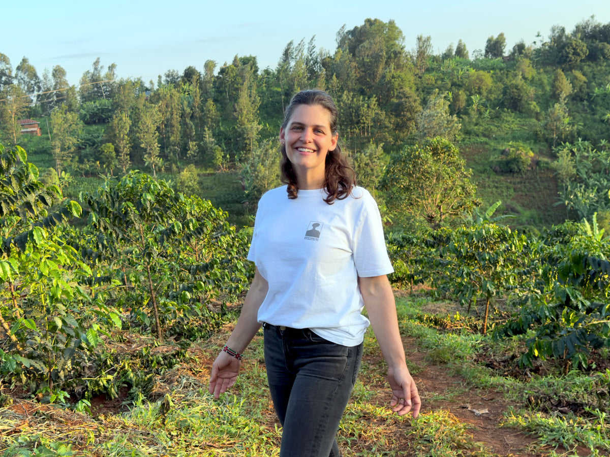 Nadine Ngari auf ihrer Kaffeefarm in Kenia.