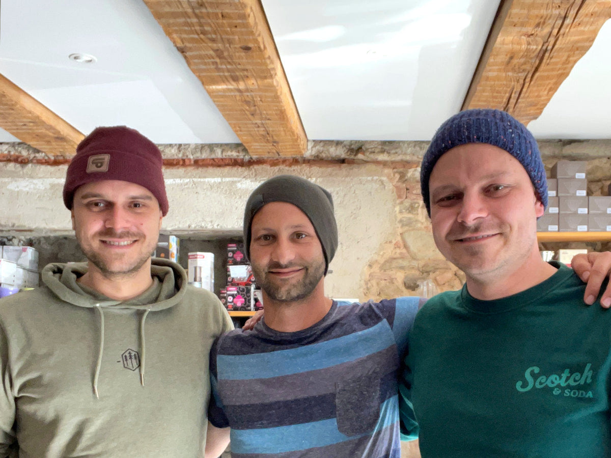 Mats Weller, Benni vom Kaffehandel Distl und Philip Weller zusammen in Günterstal. Titelbild zum Blogbeitrag.
